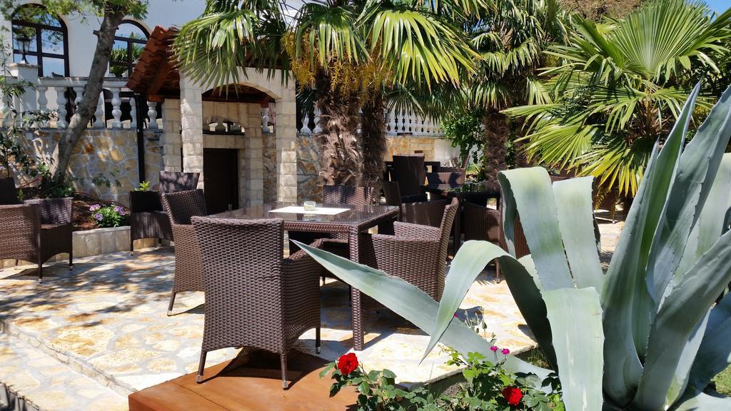 Guest House Villa Marlis Malinska Ngoại thất bức ảnh